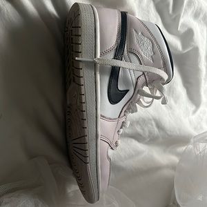 Air Jordan 1 shoes (barely rose)